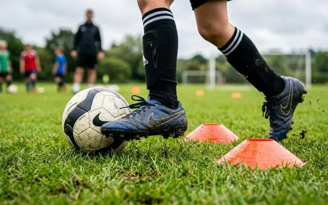 Football training for 8–12 year olds: six games